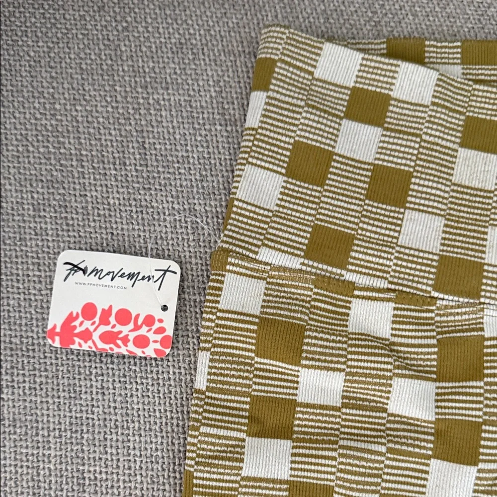 NWT Free People Movement Good Karma Lime/Vert Capri Leggings Size M-L
